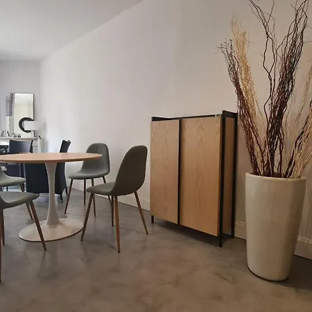 Large Just 6 Minutes Away From The Palais And The Croisette Apartamento *