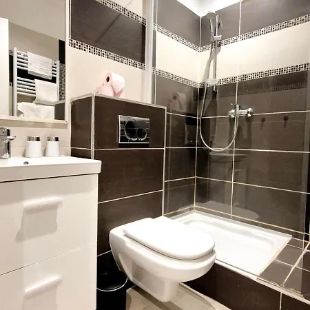 Large Just 6 Minutes Away From The Palais And The Croisette Apartamento Cannes