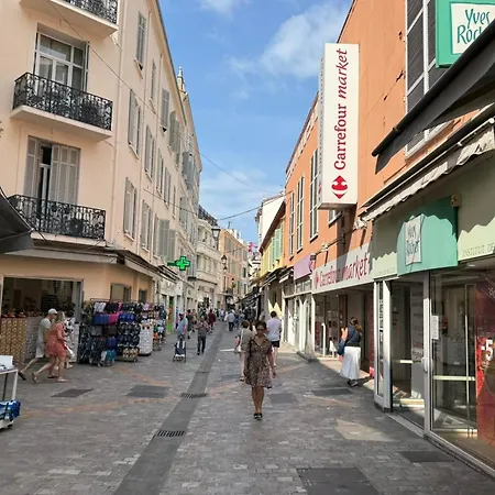 Large Just 6 Minutes Away From The Palais And The Croisette