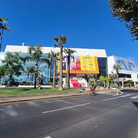Large Just 6 Minutes Away From The Palais And The Croisette Апартаменты