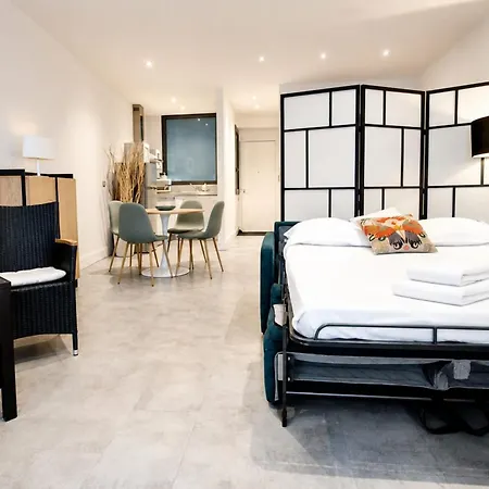 Large Just 6 Minutes Away From The Palais And The Croisette Cannes