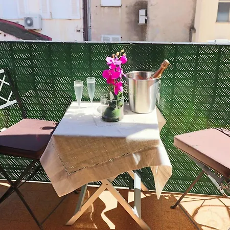 Large Just 6 Minutes Away From The Palais And The Croisette Apartament